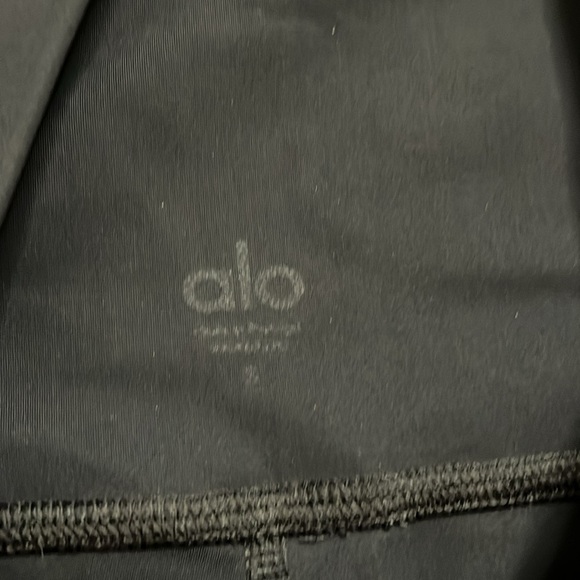 Alo Yoga Women’s Black Ripped Warrior Legging Size Small - Picture 8 of 9